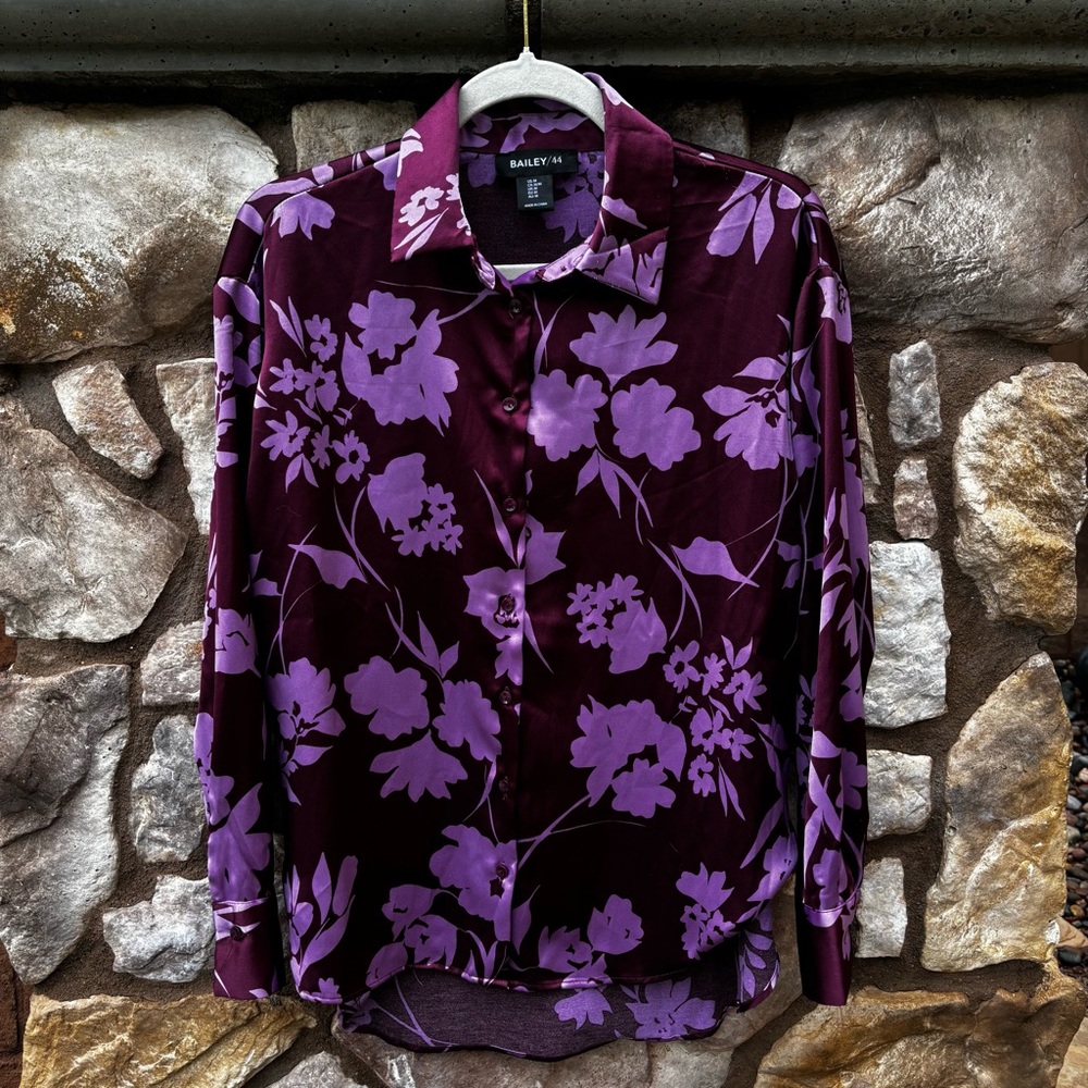 Bailey 44 Floral Blouse Top Button Down Satin Size Medium Purple
